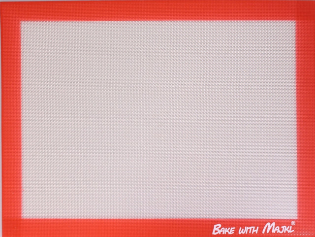 Protiskluzová silikonová podložka na pečení – 40 x 30 cm SIL-17_1.jpg
